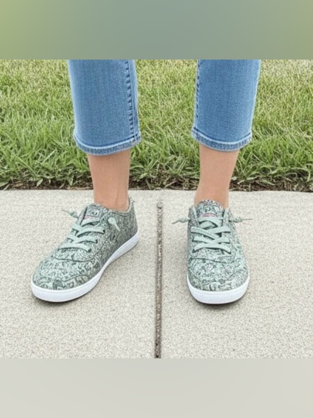 BOBS from Skechers Women's B Cute Paw House Green Sneakers. Size 8